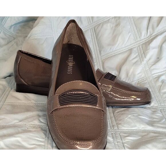 Studio Works Yale Gray Patent Loafer Women's 7.5M Shoes Flat Heel Business Woman - Picture 3 of 8